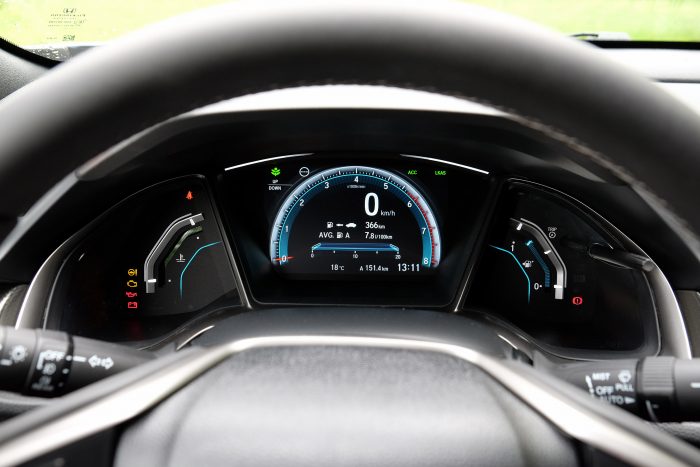Egy literrel is lehet élni – Honda Civic 1,0 92 Szép, praktikus műszerfal