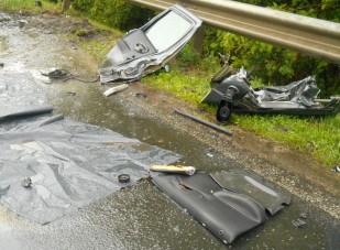 Megrázó fotókon a 76-os úton történt tragédia