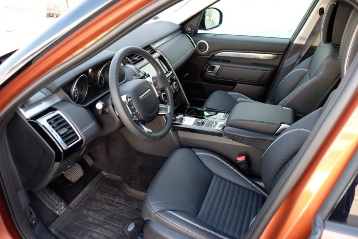 Paradicsom, hét személynek: Land Rover Discovery 3 Tengernyi hely várja az embert, bármelyik sorba is ül be
