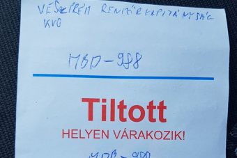 Rendőreink cetlit hagytak egy autó szélvédőjén, piszkosul rendesek voltak