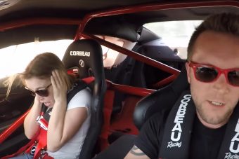 Kinyíltak a légzsákok a túl hangos kipufogótól