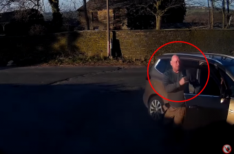 A sors büntette a pökhendi, udvariatlan autóst