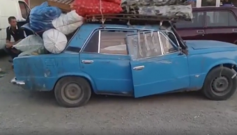 Törötten, agyonhajszolva is húzza még a durván megpakolt Zsiguli