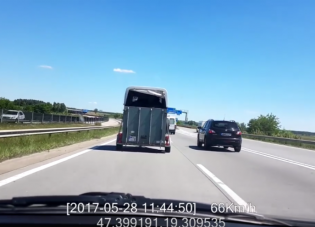 65 km/órával a belső sávban az M0-án? Miért?