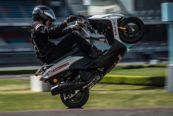 Elképesztő világrekord: 500 kilométer egy keréken!