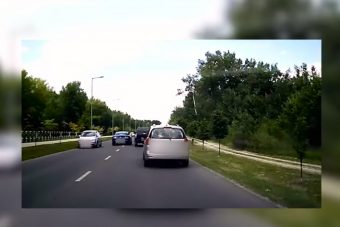 Ez a győri mustangos vagy hülye, vagy megunta az életét