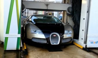 Gépi mosós merényletet követtek el egy Veyron ellen