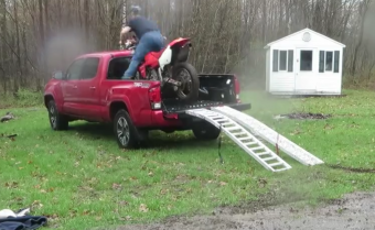 Ilyen magabiztosan hülyeséget csinálni már művészet