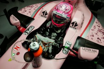 Így kösd be a Forma-1-pilótádat! - videó