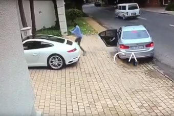 Ez a Porsche-tulajdonos úgy reagált le egy fegyveres rablást, ahogy nem sokan