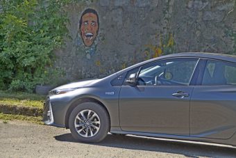 Másfél literes átlagfogyasztással ünnepeltük a hibrid Toyoták 20 évét