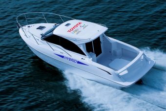 Hibrid hajtású hajót fejlesztett a Toyota