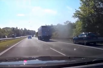 Öngyilkos tempóban hajtott egy Mazda az autópályán