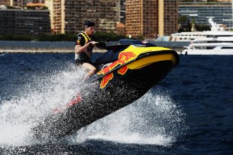 F1: Verstappen kerekek nélkül az öböl vizében - videó