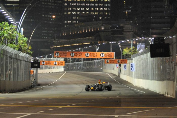 A tíz legabszurdabb Forma-1-es kiesés 1 | Vezess webber_szingapur_2010