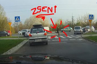 Zseniális trükkel állította meg a sort egy autós