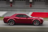 Dodge Challenger SRT Hellcat Widebody: Értelmetlen, de azon belül a legjobb 24