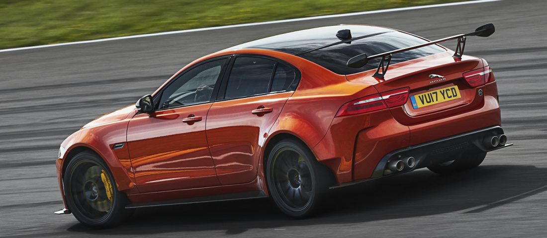 Négyajtós szupersportkocsit épít a Jaguar