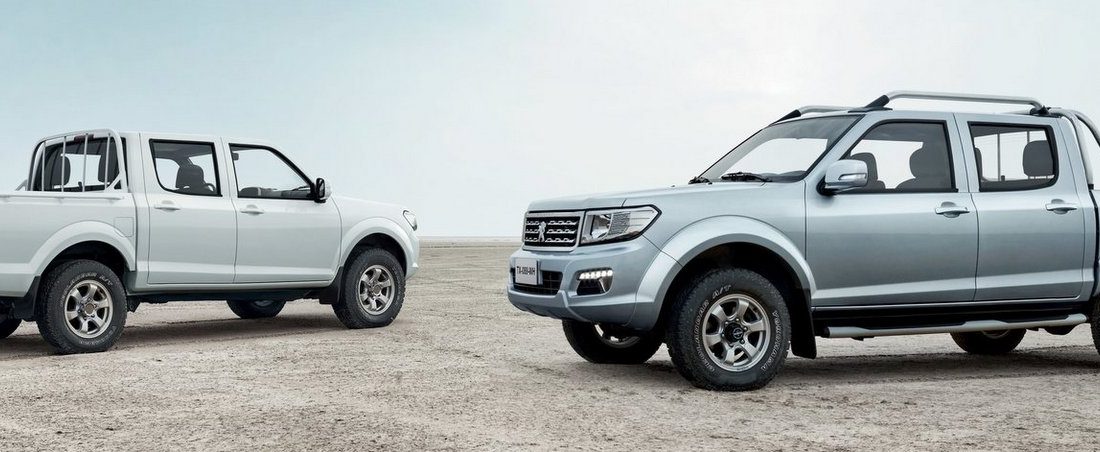 Itt a platós Peugeot, nem erre számítottunk…