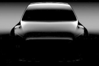 Ez már a Tesla új, kompakt szabadidőjárműve