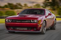 Dodge Challenger SRT Hellcat Widebody: Értelmetlen, de azon belül a legjobb 28