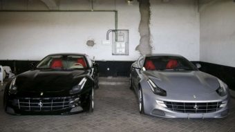 Leárazzák a királyi Ferrarikat