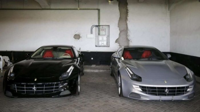 Leárazzák a királyi Ferrarikat