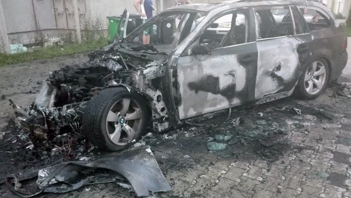 Fotókon a Győrött lángoló BMW 2