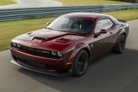 Dodge Challenger SRT Hellcat Widebody: Értelmetlen, de azon belül a legjobb 32