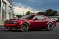 Dodge Challenger SRT Hellcat Widebody: Értelmetlen, de azon belül a legjobb 34