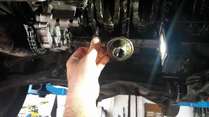 Olyat talált a magyar szerelő az olajteknőben, amilyet még nem láttál 5