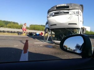 Fotón az M5-ösön felborult kisteherautó