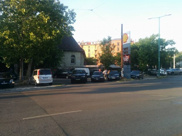 Audi-, BMW- és Land Rover-tulaj ritkán parkol ilyen gyönyörűen ugyanazon a helyen 2