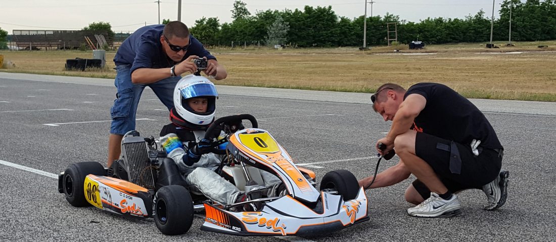 Hogyan neveljünk autóversenyzőt a fiunkból?