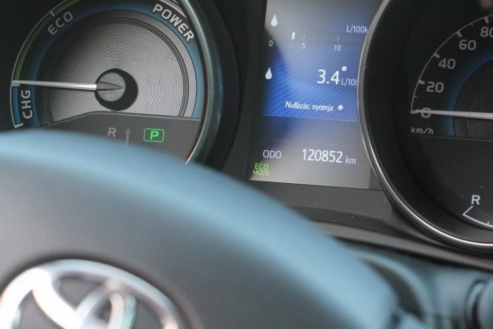 Havi 7000 kilométer hibriddel