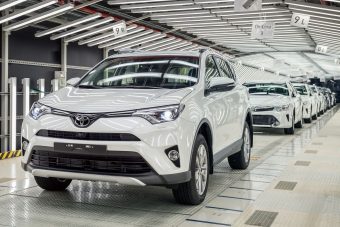 Masszív költségcsökkentés indul a Toyotánál