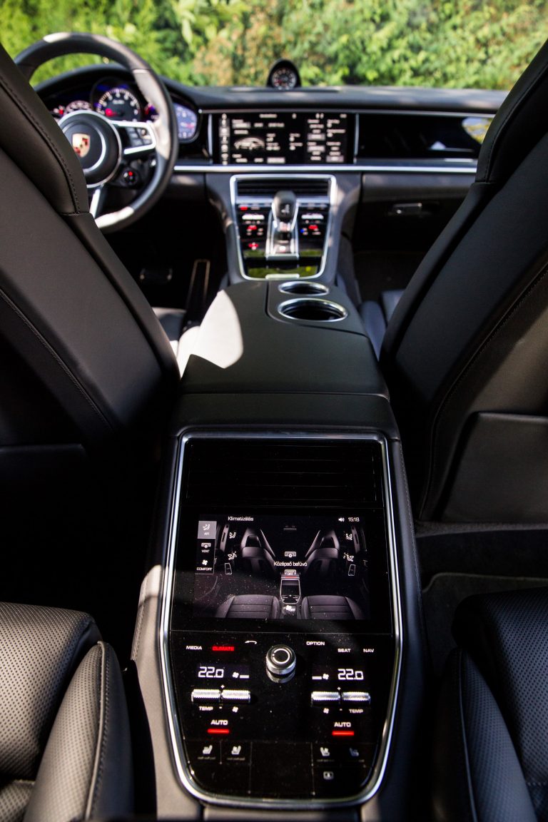 A Porsche Panamera Turbo új szintre emeli a boldogságot 4 A Porsche Panamera Turbo új szintre emeli a boldogságot 4