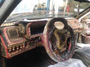 Ha létezne ünneplő párducmintás otthonka, ahhoz illene ez a Lada beltér