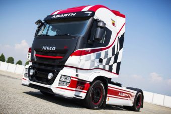 Versenykamion utcára