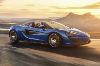 Motoros keménytetővel érkezik a McLaren új roadstere
