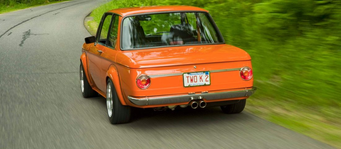 Ezzel a sütőtök sárga BMW-vel azonnal mennénk egy kört