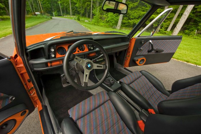 Ezzel a sütőtök sárga BMW-vel azonnal mennénk egy kört 7