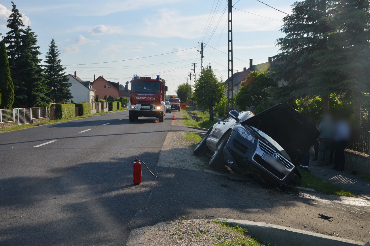 Részegen tette árokba autóját – képek 4