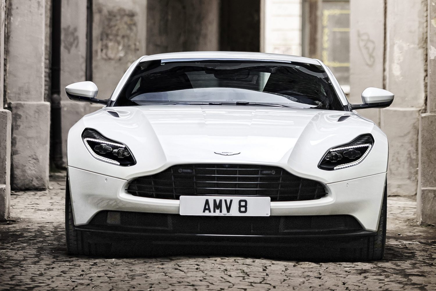 Kisebb motorral is kapható az Aston Martin DB11 6