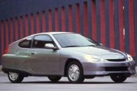 A legtakarékosabb - Honda Insight I, 3,74 l/100 km. Az első generáció páratlanul takarékos, ám csak kétszemélyes. Aki nem egymaga jár, annak jobb választás a Jazzre épülő második széria, amely ötüléses és 5,45 l/100km átlagával még mindig nem üt lyukat a családi költségvetésbe