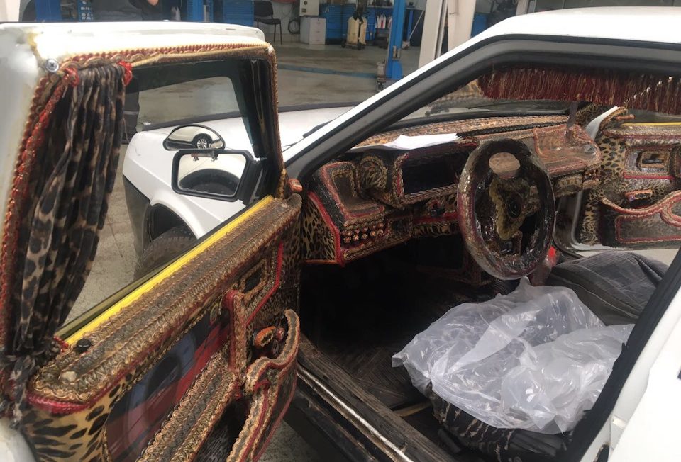 Ha létezne ünneplő párducmintás otthonka, ahhoz illene ez a Lada beltér 1