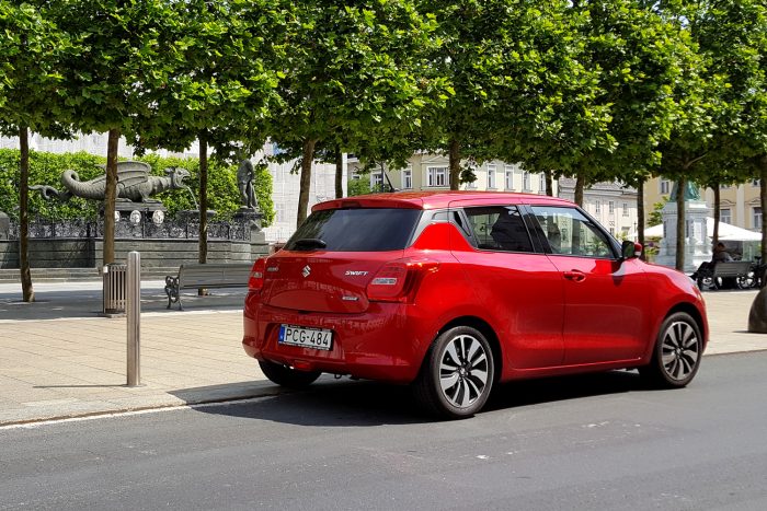 Meghódította a Suzuki a világ leghíresebb szerpentinjét 30 Meghódította a Suzuki a világ leghíresebb szerpentinjét 30