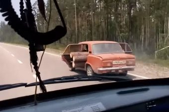 Üvegtigrisbe illő faszállítási módszer Ladával