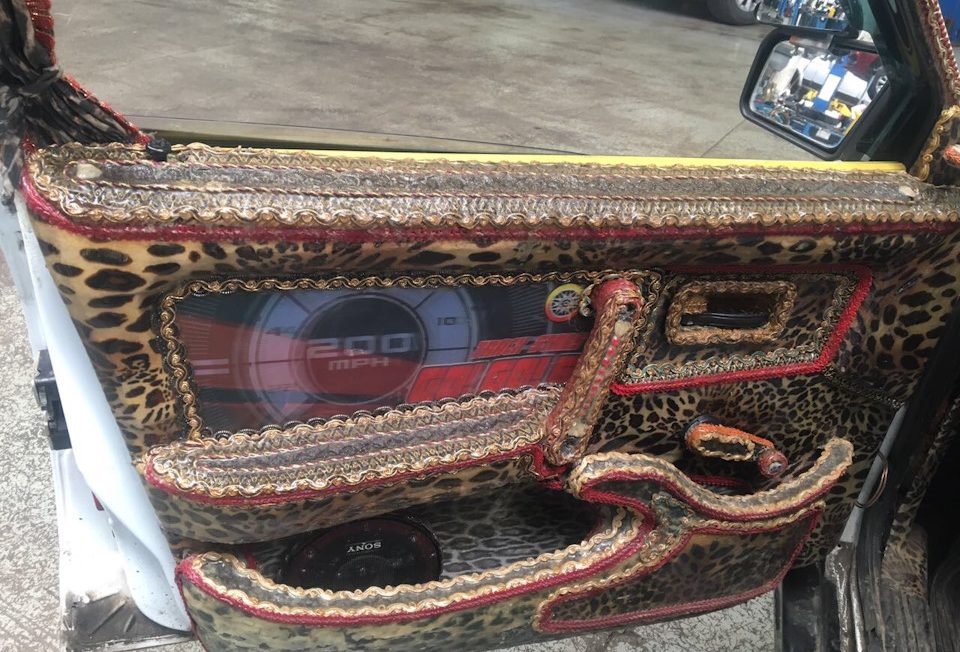 Ha létezne ünneplő párducmintás otthonka, ahhoz illene ez a Lada beltér 2