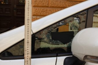 Nem hiszed el, miket lopkodott kocsikból egy tolvaj